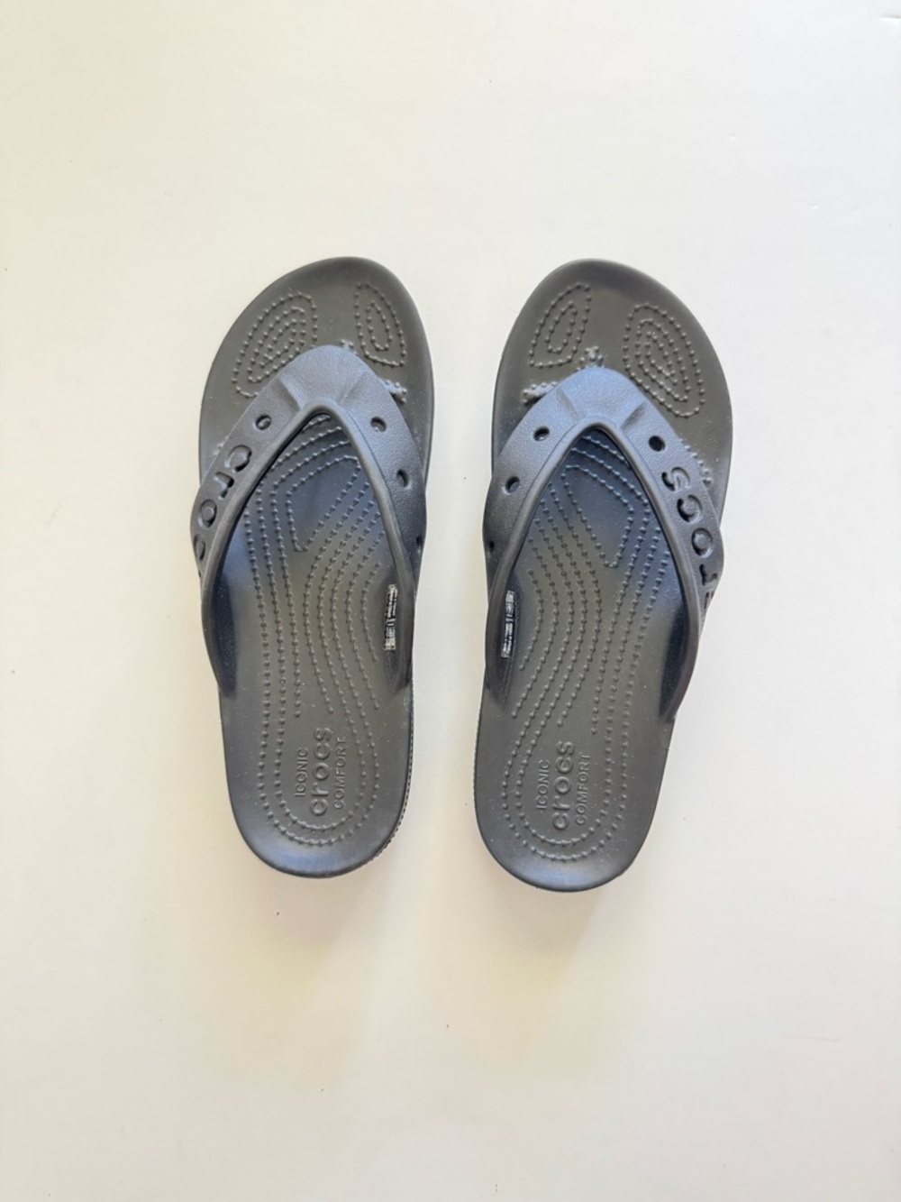 NWT Crocs Black Baya II Flip Flops Sandals size 6 - Picture 2 of 6